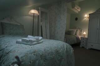 Отель Hotel Villa Roze Лиепая Двухместный номер в мансарде с 2 отдельными кроватями-5