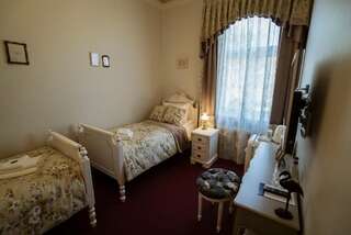 Отель Hotel Villa Roze Лиепая Улучшенный двухместный номер с 2 отдельными кроватями-1